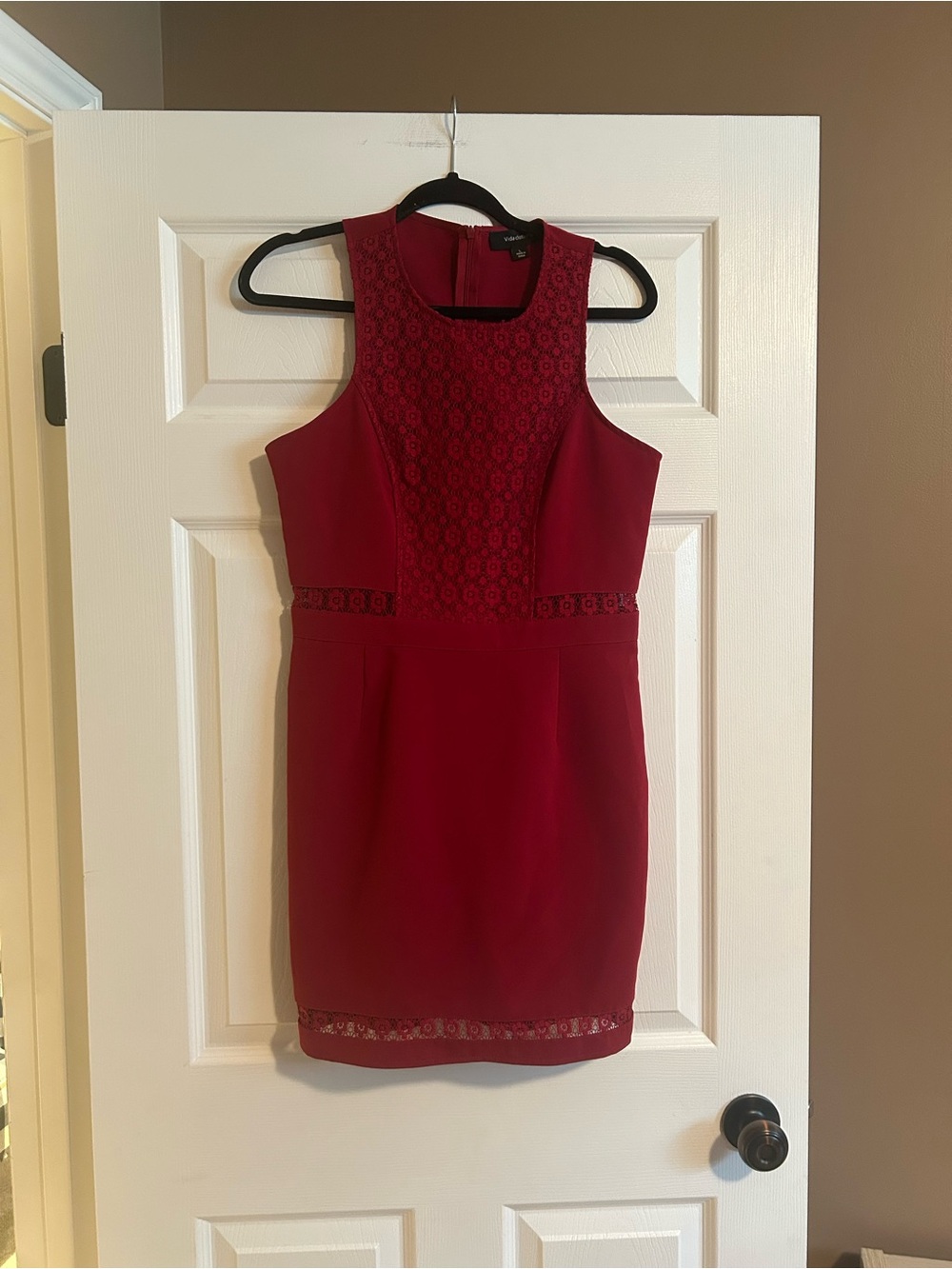 Classic Sleeveless Red Mini Dress with Lace Insets